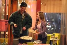 Торчащие соски Лили-Роуз Депп сквозь майку в ресторане в Западном Голливуде фото #5