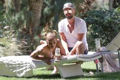 Красотка Мелани Браун топлесс в Калифорнии фото #9