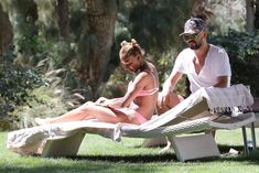 Красотка Мелани Браун топлесс в Калифорнии фото #13