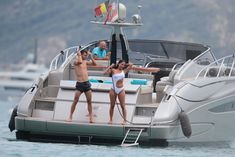 Красотка Николь Шерзингер в сексуальном бикини на Сен-Тропе фото #10