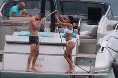 Красотка Николь Шерзингер в сексуальном бикини на Сен-Тропе фото #12