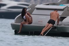 Красотка Николь Шерзингер в сексуальном бикини на Сен-Тропе фото #14