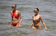 Красотка Оливия Калпо в сексуальном бикини на пляже Майами фото #10