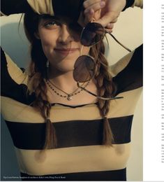 Возбуждающие соски Райли Кио сквозь прозрачный наряд на фото из Instagram фото #1