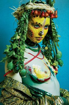 Голая грудь Али Майкл в журнале V фото #1