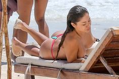 Голая грудь Арианни Селесте на пляже в Мексике фото #3