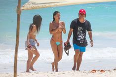 Голая грудь Арианни Селесте на пляже в Мексике фото #12