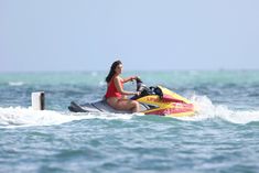 Шикарная попа Эшли Грэхэм в красном бикини для Baywatch Babe! фото #3