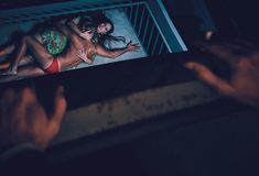 Красотка Эшли Грэм оголила попу в журнале V фото #6