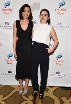 Глубокое декольте Обри Плаза в сексуальном платье на Make Equality Reality Gala фото #4