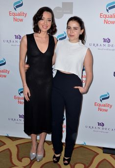 Глубокое декольте Обри Плаза в сексуальном платье на Make Equality Reality Gala фото #8