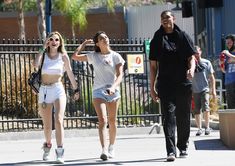 Яркая Белла Торн засветила грудь в Magic Mountain в Валенсии фото #15