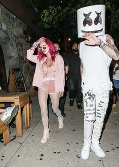 Аппетитная грудь Беллы Торн в эротическом наряде в Нью-Йорке фото #3