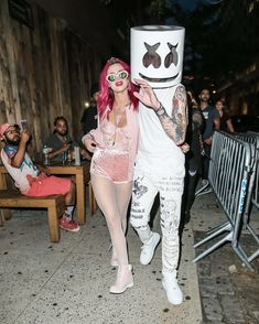 Аппетитная грудь Беллы Торн в эротическом наряде в Нью-Йорке фото #4