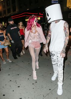 Аппетитная грудь Беллы Торн в эротическом наряде в Нью-Йорке фото #6