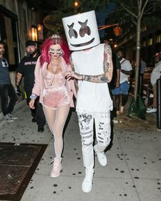 Аппетитная грудь Беллы Торн в эротическом наряде в Нью-Йорке фото #7