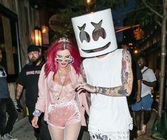 Аппетитная грудь Беллы Торн в эротическом наряде в Нью-Йорке фото #8