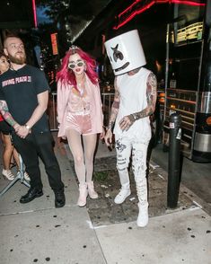 Аппетитная грудь Беллы Торн в эротическом наряде в Нью-Йорке фото #12