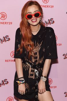 Сексуальная Белла Торн в прозрачном наряде в Ванкувере фото #2