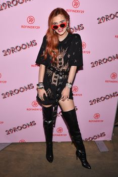 Сексуальная Белла Торн в прозрачном наряде в Ванкувере фото #6