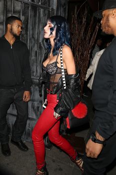 Красивая грудь Беллы Торн в сексуальном корсете на Rae Sremmurd's Birthday Party