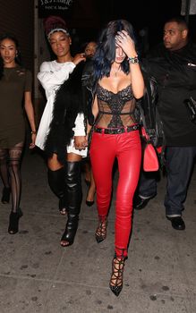 Красивая грудь Беллы Торн в сексуальном корсете на Rae Sremmurd's Birthday Party