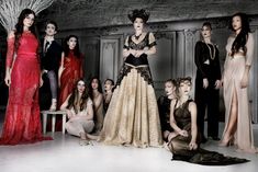 Красотка Камила Мендес засветила грудь в прозрачной блузке на фотосессии фото #6