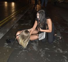 Страстная Хлоя Ферри засветила сиськи в прозрачном наряде в Ньюкасле фото #15