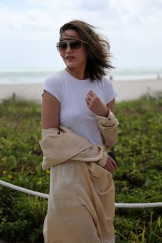 Шикарная Крисси Тейген без лифчика на Майами фото #17