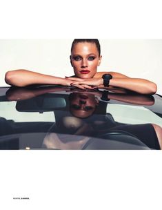 Красотка Констанс Яблонски оголила грудь и попу в журнале Lui фото #3