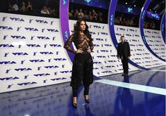 Сочная грудь Деми Ловато в прозрачном наряде на MTV Video Music Awards фото #16