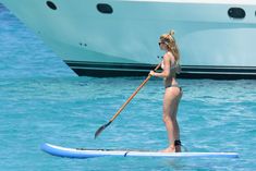 Сексуальная Даутцен Крёз в бикини отдыхает на Ибице фото #10