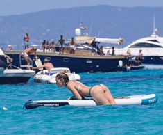 Сексуальная Даутцен Крёз в бикини отдыхает на Ибице фото #13