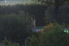 Голая попа Эмили Ратаковскив фильме Welcome Home фото #4