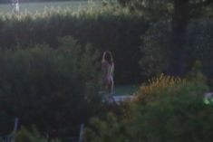 Голая попа Эмили Ратаковскив фильме Welcome Home фото #8