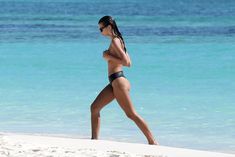 Сексуальная Эмили Ратаковски топлесс в Мексике фото #6