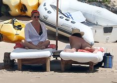 Шикарное бикини Эмили Ратаковски на пляже в Мексике фото #7