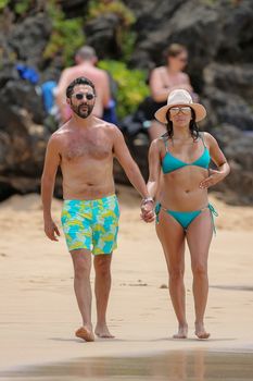 Яркий бикини Евы Лонгория на пляже на Майами фото #9