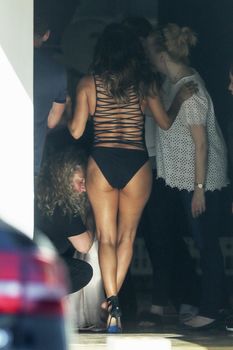 Красотка Ева Лонгория в сексуальном купальнике в Каннах фото #9