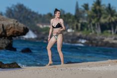 Красотка Айрленд Болдуин в прозрачном наряде на Гавайах фото #16