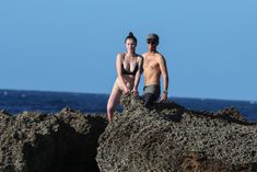 Красотка Айрленд Болдуин в прозрачном наряде на Гавайах фото #18