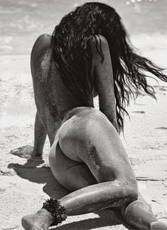 Красавица Изабель Фонтана снялась обнажённой в журнале Lui фото #7