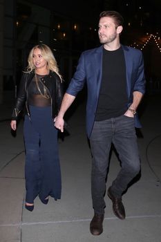 Хайден Панеттьери засветила грудь на премьере фильма Sharkwater Extinction фото #9