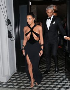 Ким Кардашьян в откровенном наряде на церемонии Hollywood Beauty Awards