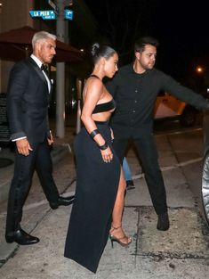 Ким Кардашьян в откровенном наряде на церемонии Hollywood Beauty Awards