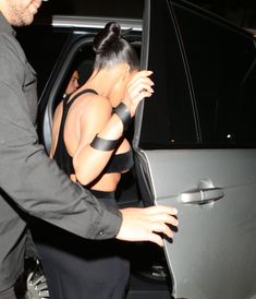 Ким Кардашьян в откровенном наряде на церемонии Hollywood Beauty Awards