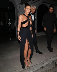 Ким Кардашьян в откровенном наряде на церемонии Hollywood Beauty Awards