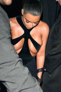 Ким Кардашьян в откровенном наряде на церемонии Hollywood Beauty Awards