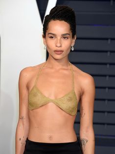 Зои Кравиц в засветила соски на вечеринке Vanity Fair фото #2