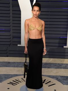 Зои Кравиц в засветила соски на вечеринке Vanity Fair фото #6